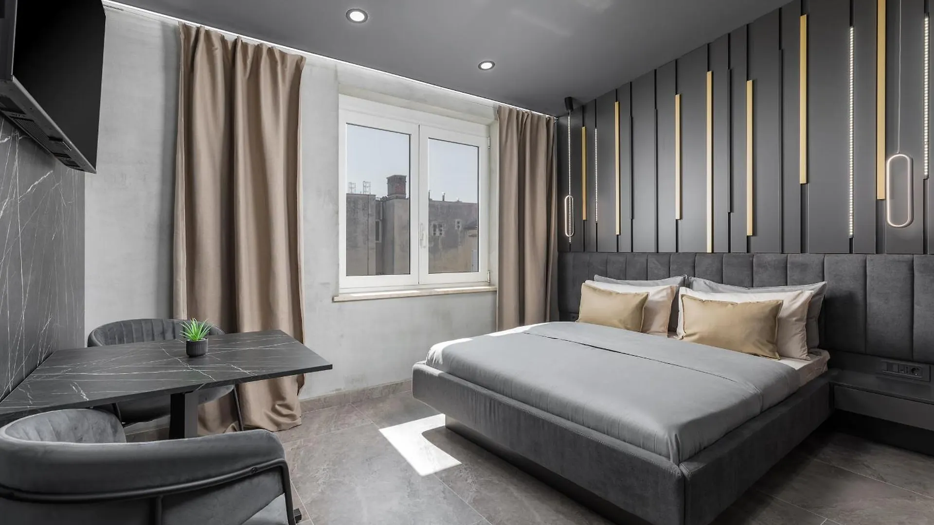 Center Studio Apartments Bag Pula